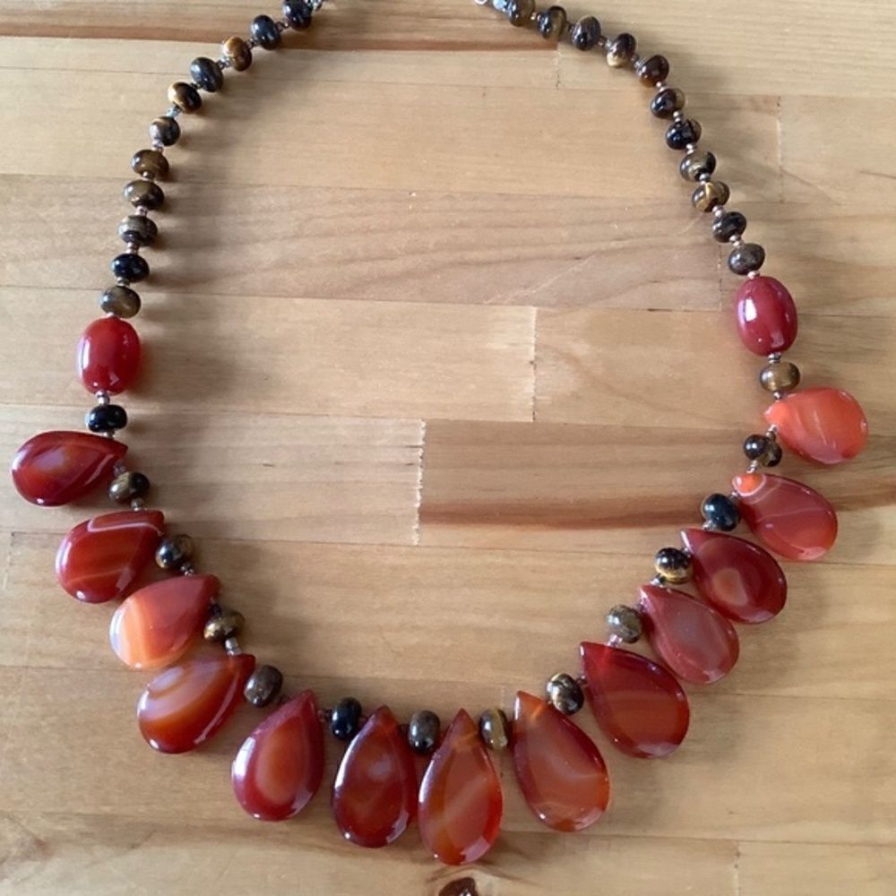NWOT carnelian TIGER EYES GEMSTONE WOMAN HAND MADE NECKLACE​